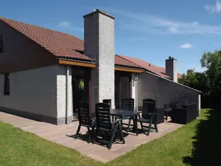 Ruim vakantiehuis vlakbij het Noordzeestrand in het bos