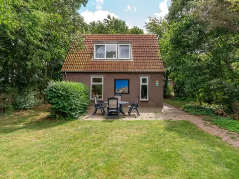 Geniet van de stilte in ruim vakantiehuis aan de rand van Den Burg