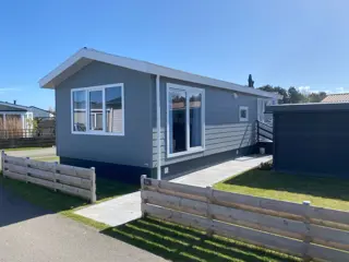 Chalet aan de rand van het bos en vlakbij het strand