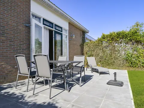 Kamer in een voormalige basisschool nabij De Cocksdorp