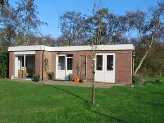 Natuurlijk gelegen vakantiewoning met grote tuin net buiten De Koog