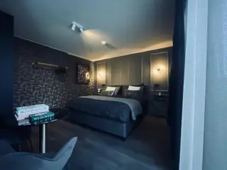 Stijlvolle suite met uitzicht op zwemvijver en natuurgebied