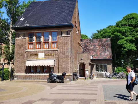 Luxe kamer in het Polderhuis in het centrum van het dorp