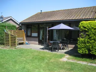 Vrijstaand vakantiehuis met afgesloten tuin nabij De Slufter