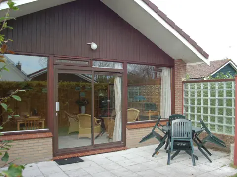 Huisdiervrije recreatiewoning nabij natuurgebied De Slufter