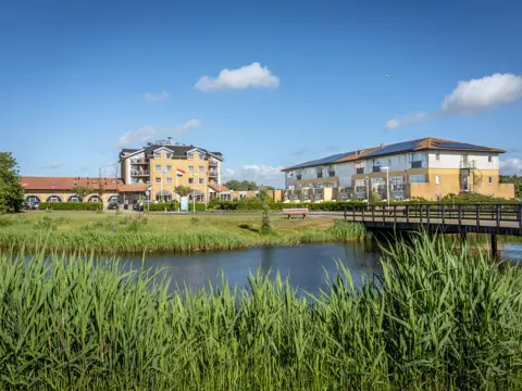 Luxe hotelkamer met balkon op 10 minuten lopen van het strand