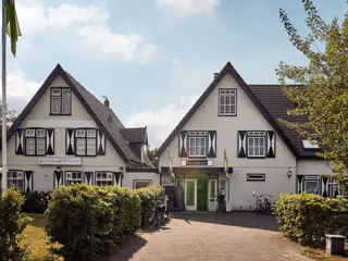 Luxe kamer in sfeervol hotel op loopafstand van de Waddendijk