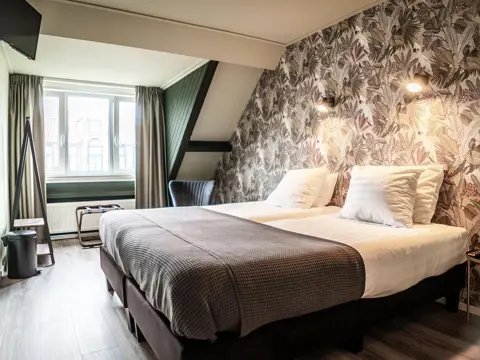 Sfeervolle kamer op de eerste verdieping aan de voorkant van het hotel