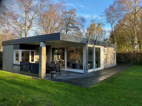 Rustig gelegen bungalow op klein parkje net buiten Oosterend