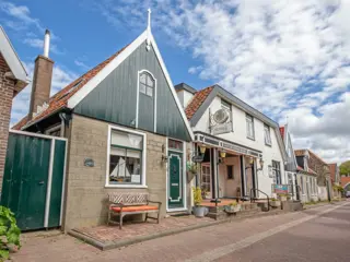 Rustige B&B kamer in Texelse sfeer midden in pittoresk dorp