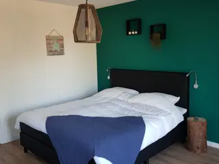 Comfortabele kamer met eigen terras en elektrisch zonnescherm