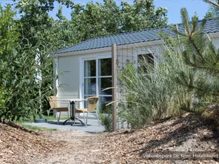 Luxe hotelchalet op veelzijdig vakantiepark vlakbij het strand