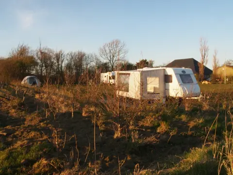 Genieten op een kleinschalige boerencamping bij de Waddendijk