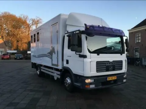 MAN TGL 12.210 PAARDENWAGEN