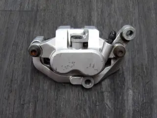 REMKLAUW RECHTS VOOR Yamaha XVS 650 Dragstar 1996 - 2006