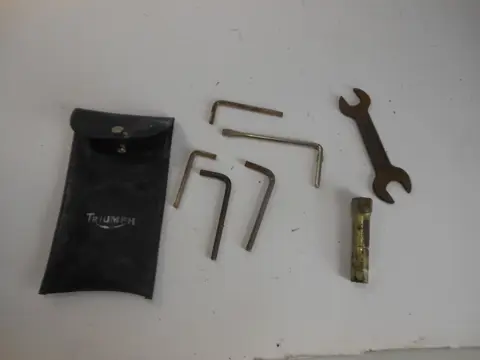 GEREEDSCHAPSET Triumph Thunderbird 900 1994 - 2000