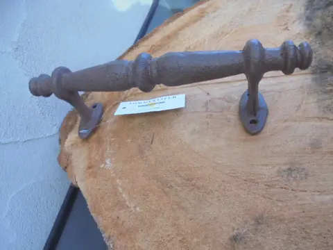 GIETIJZEREN DEURHANDVAT ROND NIEUW