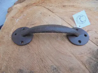 GIETIJZEREN DEURHANDVAT RONDE BEVESTIGING NIEUW