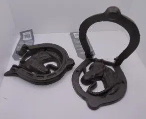 GIETIJZEREN DEURKLOPPER HOEFIJZER NIEUW