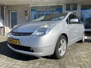 Toyota Prius 1.5 VVT-i Tech Edition Navigatie/Achteruitrijcam./Parkeerassist./Cruisecontr./AUTO IS V