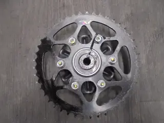 TANDWIELDRAGER Husqvarna Svartpilen 125 2022 - 2023