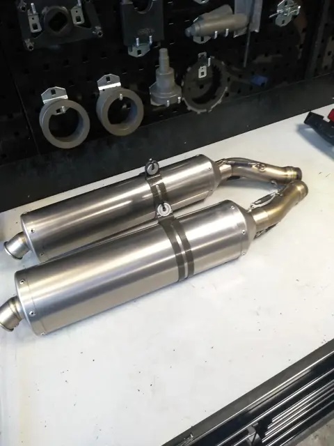 UITLAAT Aprilia RSV 1000 2004 - 2010 / 2004 - 2005