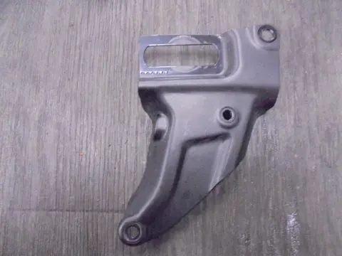 ACHTER REMKLAUW Triumph Trident 660 2021 - 2023