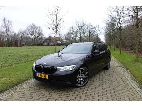 BMW 5 Serie Touring 520i High Executive Edition | Cruise control | Luchtvering | Stoelverwarming | L