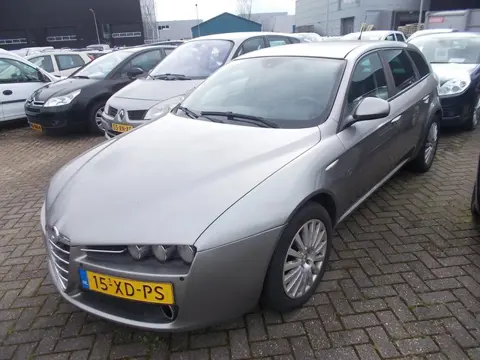 Alfa Romeo 159 Sportwagon 1.9 JTS Distinctive ( APK KEURING BIJ AFLEVERING! )