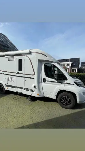 Luxe camper te huur 2 tot 4 personen (Etrusco uit eind 2020)