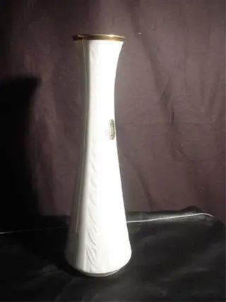 Elegant wit porc.jubileum vaasje,bareuther,18 cm