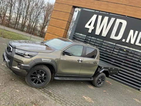 Toyota Hilux 2.8 D-4D AUT 5 PERS DC CUSTOM MULTI CARGO EDITION 2025 V.A € 80.900 EXCL bedrijfsauto m