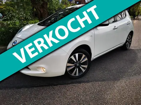 Nissan LEAF Tekna 30 kWh/Airco/Navi/360 Cam/Leder/Parelmoer/Bose sound