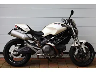 Ducati DUCATI MONSTER 696 M696 PLUS (bj 2009)