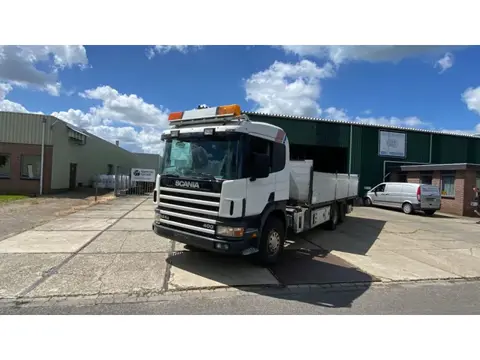 Scania P124-400 Scania met plateau en mogelijkheid voor kraan achter cabine