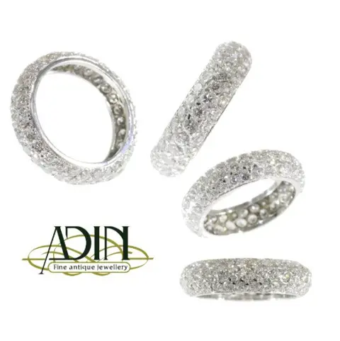 Een vintage eternity verlovingsring voor de eeuwigheid.