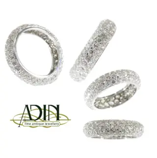 Een vintage eternity verlovingsring voor de eeuwigheid.