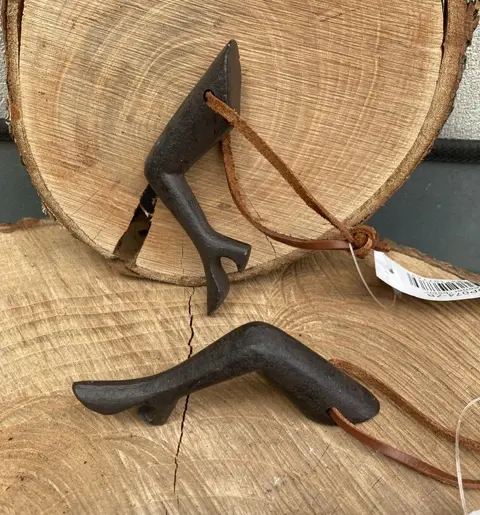 GIETIJZEREN OPENER FLESOPENER DAMES BEEN NIEUW