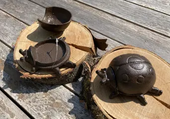 GIETIJZEREN LIEVEHEERSBEESTJE MET LOSSE DEKSELTJE NIEUW