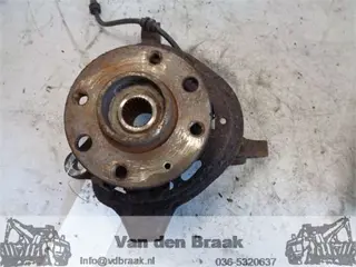 Opel Corsa-C 1.2 16V 2000-2006 Fusee links voor