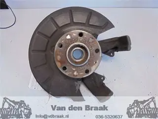 Volkwagen Golf 1.6 16V 2003-2008 Fusee rechts voor