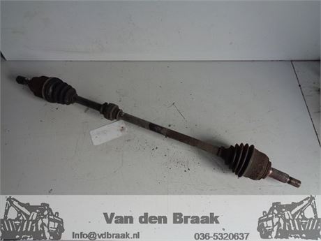 Nissan Micra K12 1.0 16V 2003-2005 Aandrijfas rechts