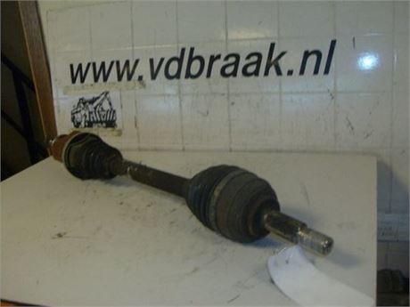 Renault Clio 1.2 16V 2009-2012 Aandrijfas links voor