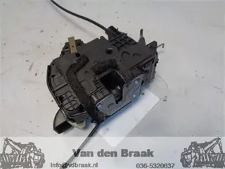 Renault Trafic 2014-2019 Deurslot links voor