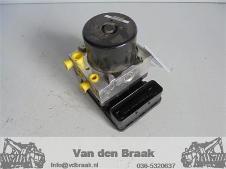 Volvo V40 1.6 Diesel 2012-2016 A.B.S pomp