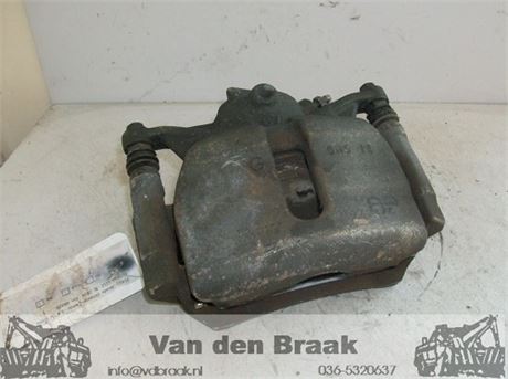 Skoda Octavia (Combi) 1.4 TSi 2013-2017 Remklauw links voor