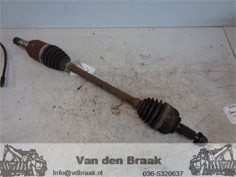 Renault Clio 1.2 16V 2005-2009 Aandrijfas links voor