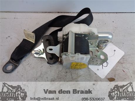 Toyota iQ 2009-2014 Gordelspanner links voor