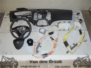Hyundai i30 CW 2008-2012 Dashboard met airbags en gordels