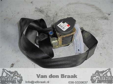 Audi A4 Sedan 2001-2005 Gordelspanner links voor